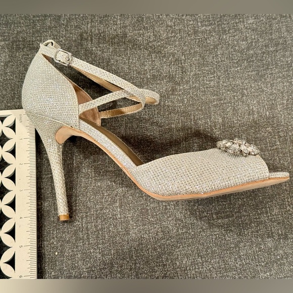 Badgley Mischka Silver Glitter Ankle Strap Heels-Crystal Embellishment Size 8.5 - Picture 5 of 12
